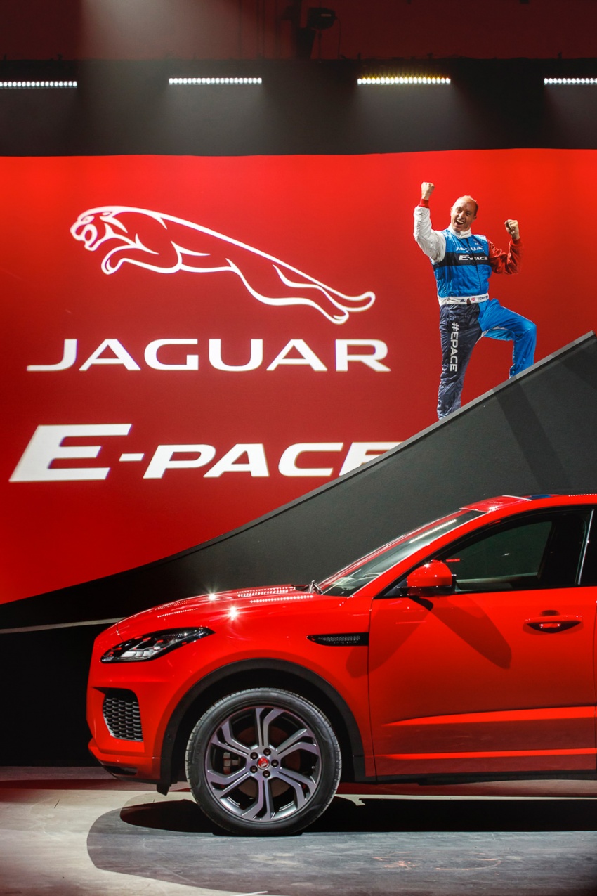 Jaguar E-Pace catat rekod dunia semasa pelancaran – Barrel Roll paling jauh oleh kenderaan produksi 683427