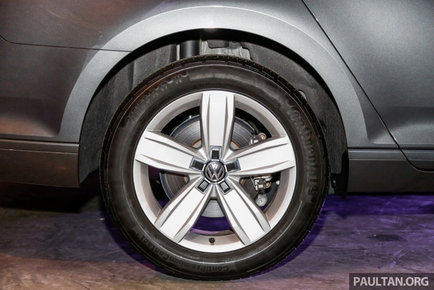 Volkswagen Passat Trendline Plus, Comfortline Plus – larger wheels, window tint, up to RM15k cheaper 686379