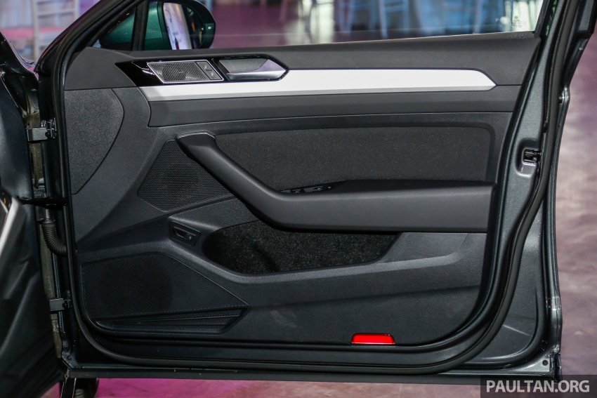 Volkswagen Passat Trendline Plus, Comfortline Plus – larger wheels, window tint, up to RM15k cheaper 686429