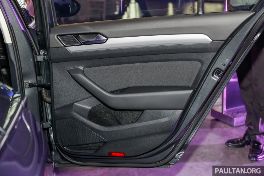 Volkswagen Passat Trendline Plus, Comfortline Plus – larger wheels, window tint, up to RM15k cheaper 686439