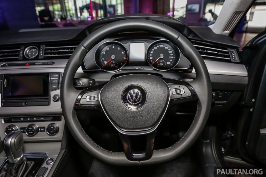 Volkswagen Passat Trendline Plus, Comfortline Plus – larger wheels, window tint, up to RM15k cheaper 686393