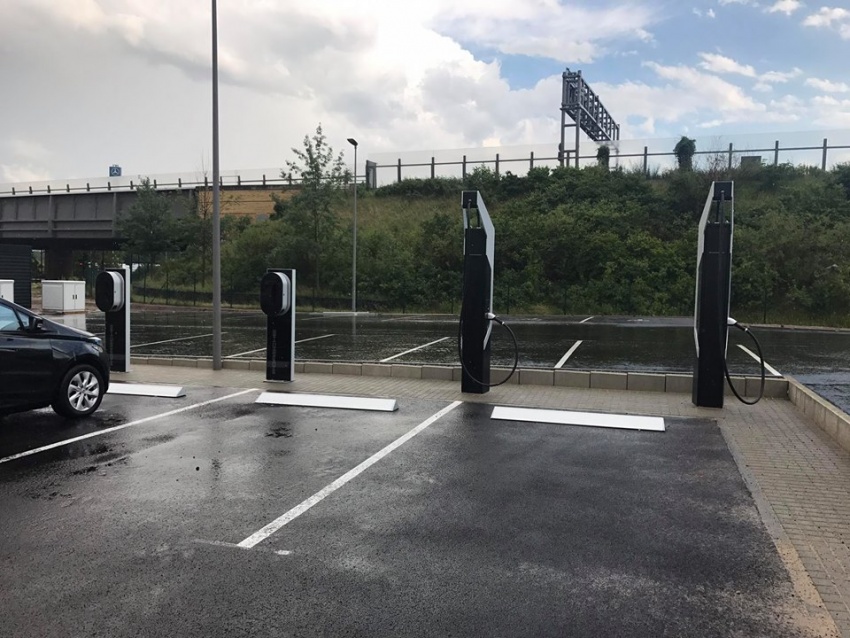 Porsche installs 350 kW chargers in Berlin, with liquid-cooled charging cables for 2019 Mission E 683950
