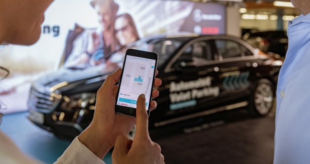 Mercedes-Benz dan Bosch tunjuk buat kali pertama servis letak kenderaan automatik guna aplikasi telefon