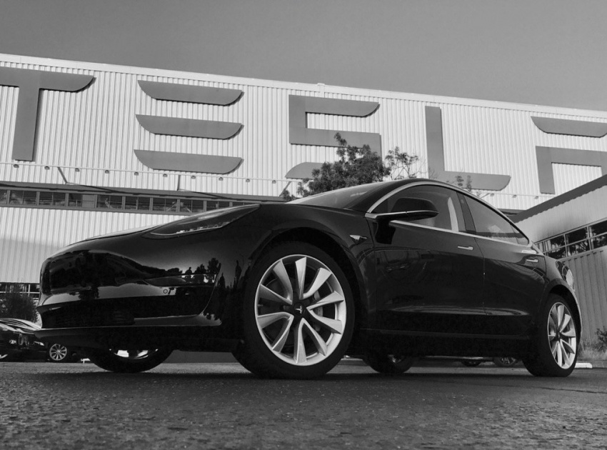 Tesla Model 3 – pengeluaran sudah bermula, gambar pertama kereta untuk pasaran dikeluarkan Elon Musk 680511