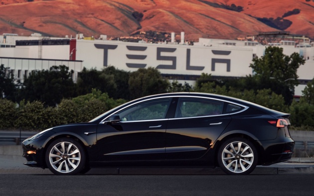 Tesla Model 3 – pengeluaran sudah bermula, gambar pertama kereta untuk pasaran dikeluarkan Elon Musk