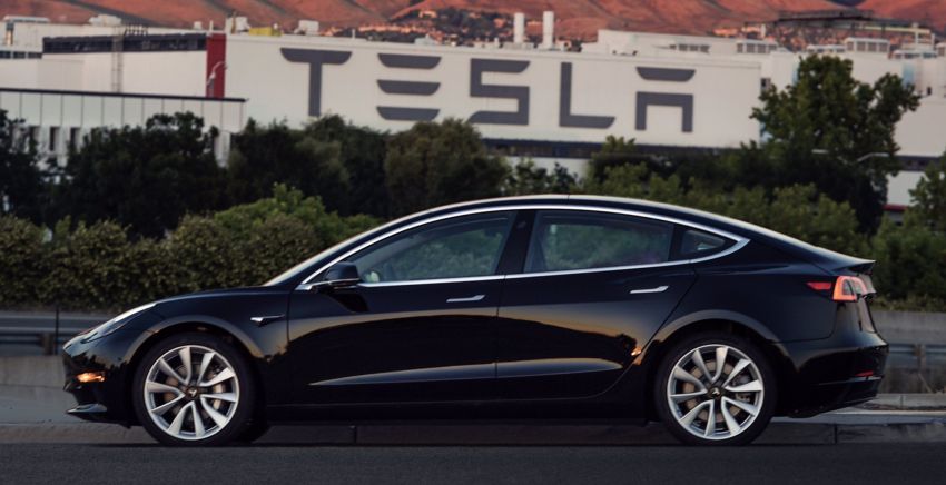 Tesla Model 3 – pengeluaran sudah bermula, gambar pertama kereta untuk pasaran dikeluarkan Elon Musk 680512