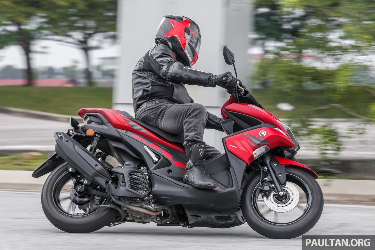 REVIEW: 2017 Yamaha NVX 155 - absolute scooter fun - paultan.org