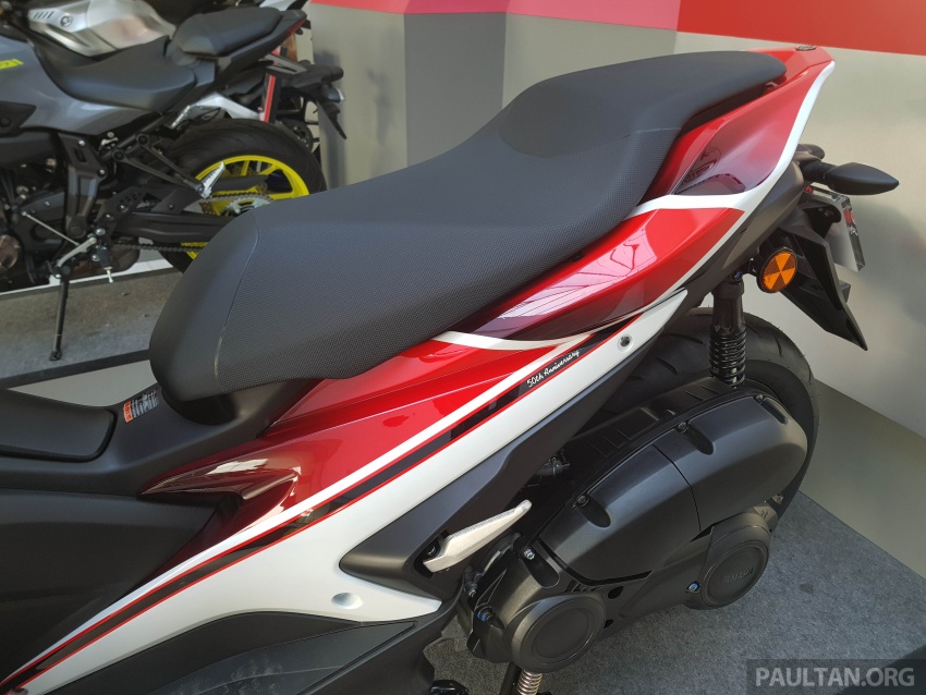 Yamaha NVX 155 dengan grafik istimewa oleh HLYM 702816