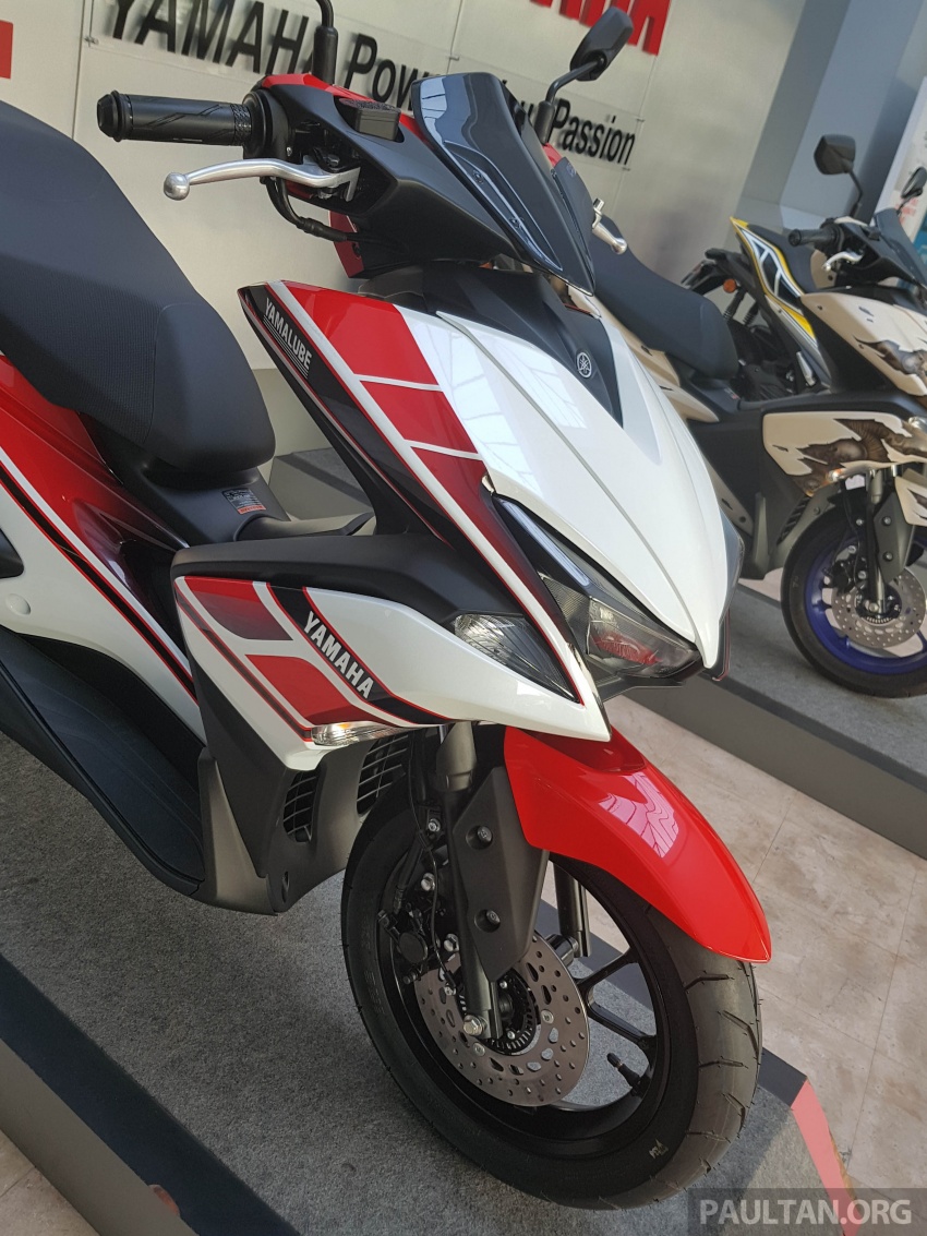 Yamaha NVX 155 dengan grafik istimewa oleh HLYM 702795