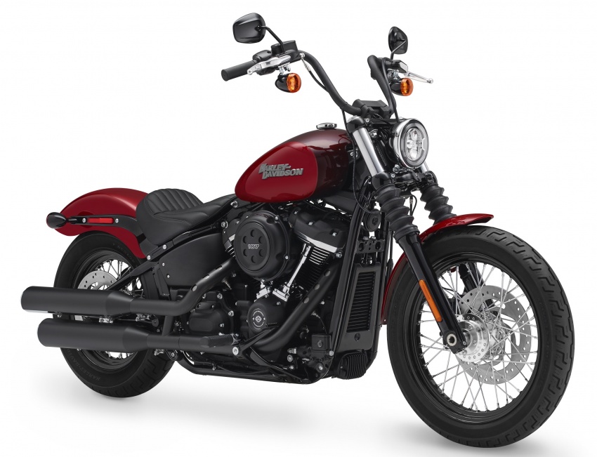 2018 Harley-Davidson Softail range updated – 107 and 114 Milwaukee Eight V-twin engines, faster and lighter 703798