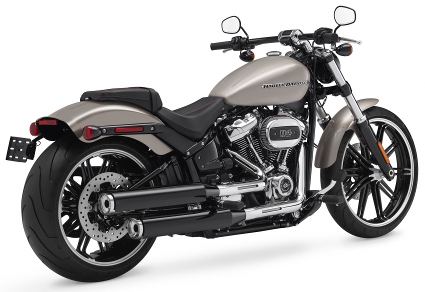 2018 Harley-Davidson Softail range updated – 107 and 114 Milwaukee Eight V-twin engines, faster and lighter 703812