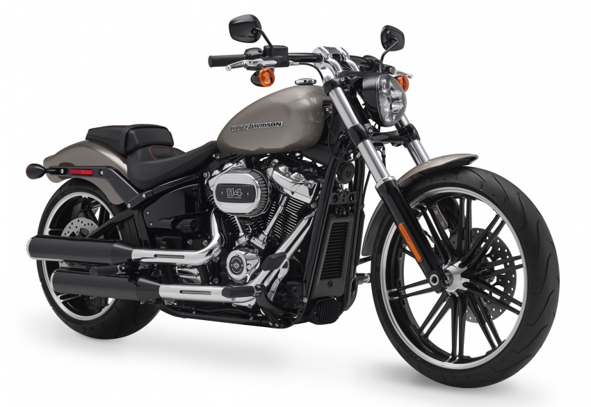 2018 Harley-Davidson Softail range updated – 107 and 114 Milwaukee Eight V-twin engines, faster and lighter 703815