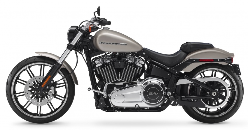 2018 Harley-Davidson Softail range updated – 107 and 114 Milwaukee Eight V-twin engines, faster and lighter 703817
