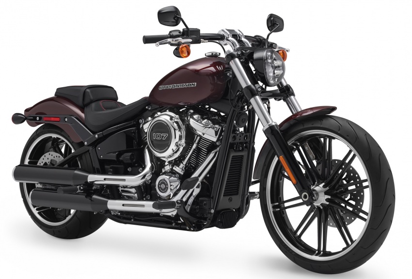 2018 Harley-Davidson Softail range updated – 107 and 114 Milwaukee Eight V-twin engines, faster and lighter 703785