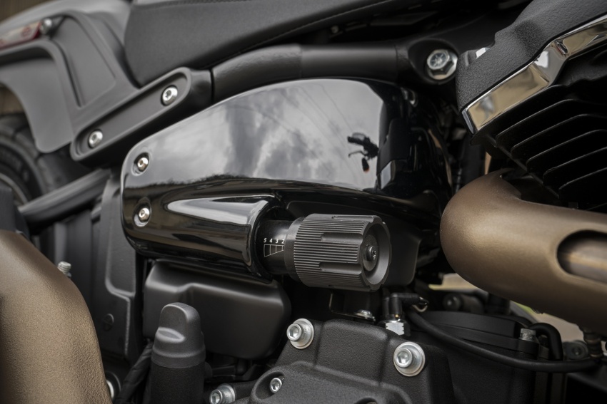 2018 Harley-Davidson Softail range updated – 107 and 114 Milwaukee Eight V-twin engines, faster and lighter 703859