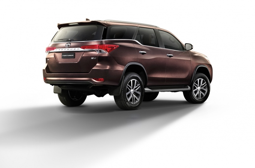 Toyota Fortuner updated in Thailand – new 2.4V 4WD model, powered passenger seat, rear disc brakes 694984