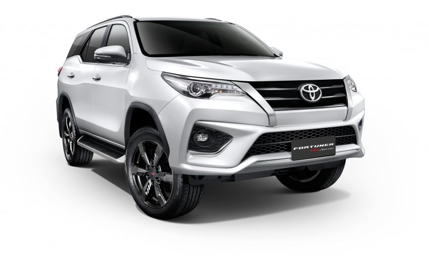 Toyota Fortuner updated in Thailand – new 2.4V 4WD model, powered passenger seat, rear disc brakes 694990