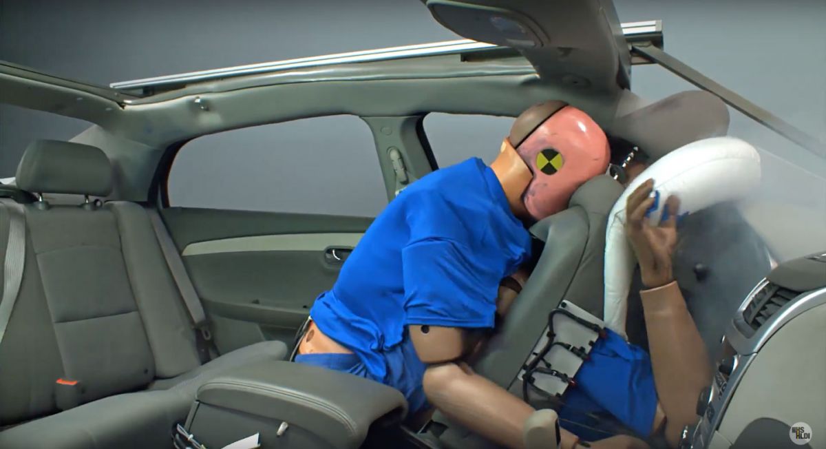Only 11% of Malaysian road users use rear seat belts.