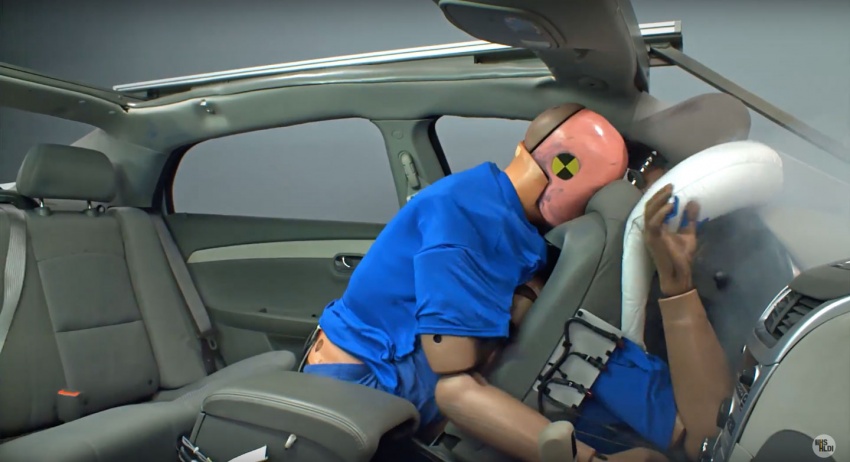 VIDEO: Why wearing the rear seat belt is a must! Image #695042