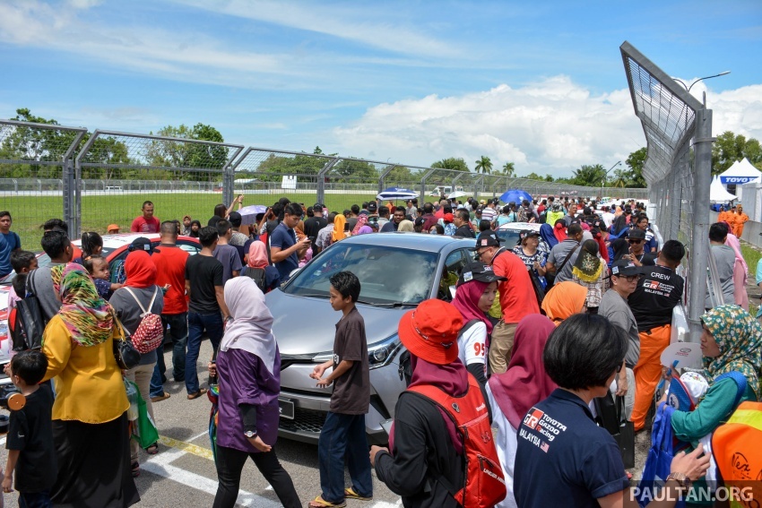 Toyota Gazoo Racing 2017 – aksi agresif di hari kedua 698463
