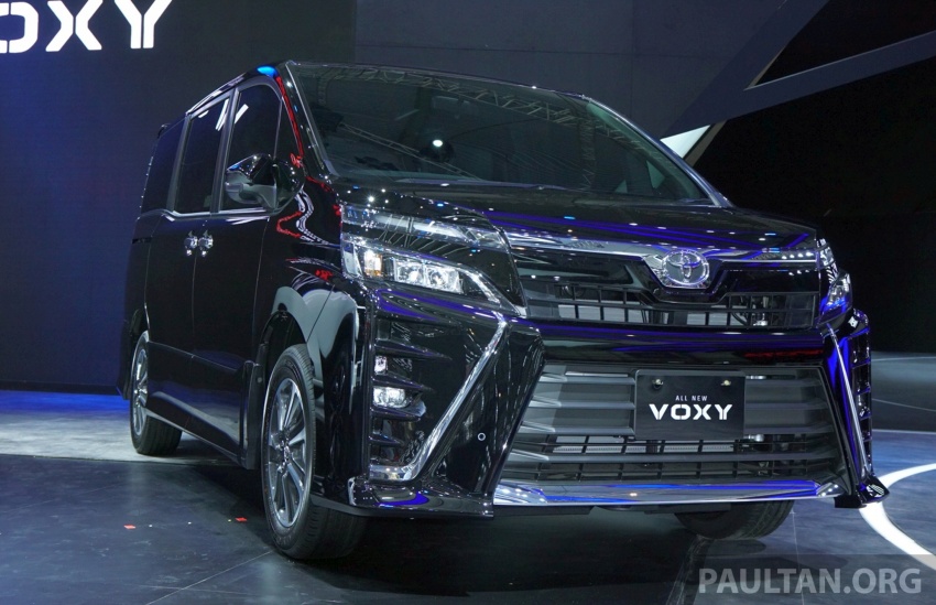 GIIAS 2017: Toyota Voxy generasi ketiga versi facelift diperkenalkan pada pasaran Indonesia secara rasmi 698396