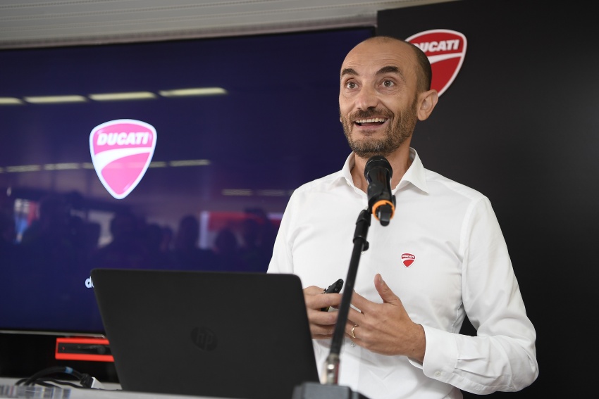 Ducati unveils new Desmosedici Stradale V-four 710507