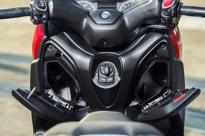 2018 Yamaha X-Max 125 scooter released in Europe 709981