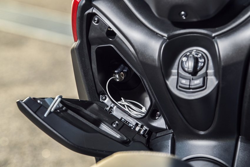 2018 Yamaha X-Max 125 scooter released in Europe 709983