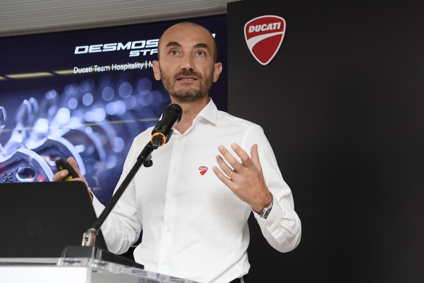 Ducati unveils new Desmosedici Stradale V-four 710516