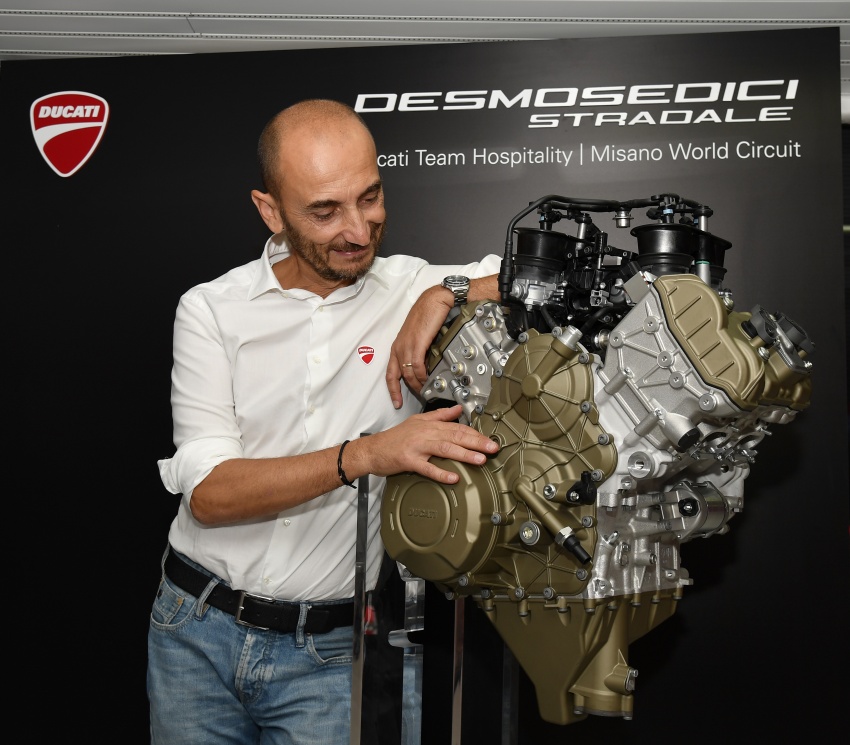 Ducati unveils new Desmosedici Stradale V-four 710518