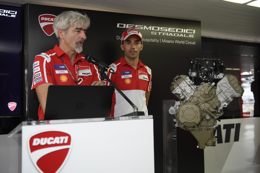 Ducati unveils new Desmosedici Stradale V-four 710494