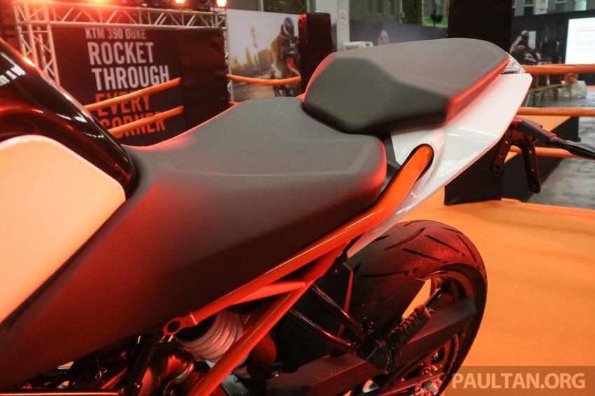 2017 KTM Duke 250 and Duke 390 launched in Malaysia – Euro 4, ABS; from RM21,730 – RM28,800 715031