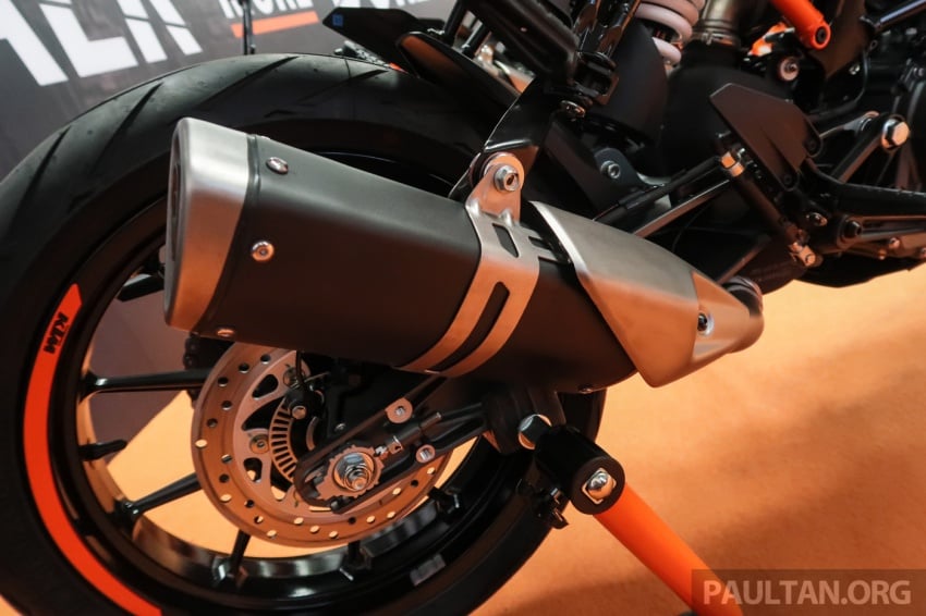 2017 KTM Duke 250 and Duke 390 launched in Malaysia – Euro 4, ABS; from RM21,730 – RM28,800 715033