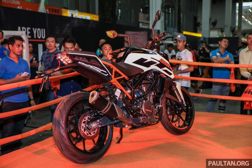 KTM Duke 250 dan 390 2017 dilancarkan di Malaysia – harga jualan masing-masing RM21,730 dan RM28,800 715118