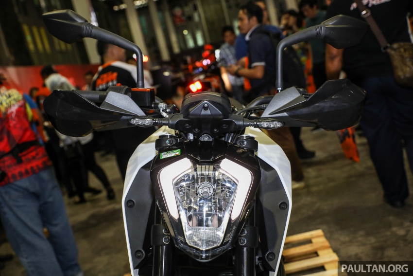2017 KTM Duke 250 and Duke 390 launched in Malaysia – Euro 4, ABS; from RM21,730 – RM28,800 715360