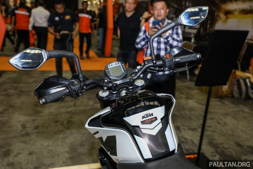 2017 KTM Duke 250 and Duke 390 launched in Malaysia – Euro 4, ABS; from RM21,730 – RM28,800 715366