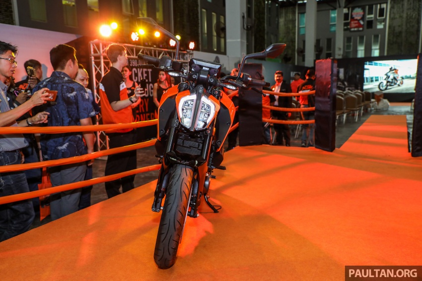 2017 KTM Duke 250 and Duke 390 launched in Malaysia – Euro 4, ABS; from RM21,730 – RM28,800 715390