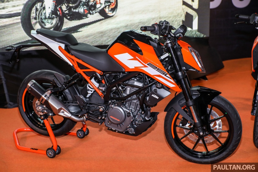 2017 KTM Duke 250 and Duke 390 launched in Malaysia – Euro 4, ABS; from RM21,730 – RM28,800 715354