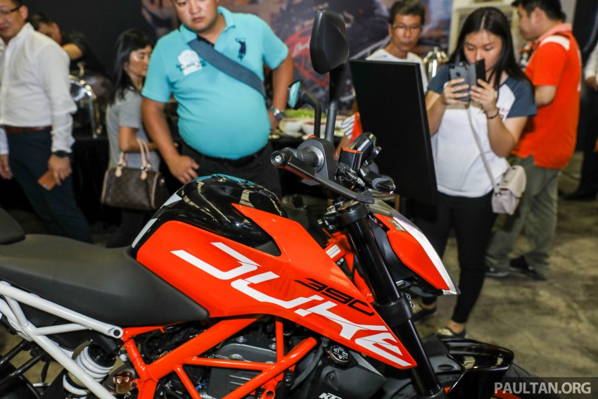 2017 KTM Duke 250 and Duke 390 launched in Malaysia – Euro 4, ABS; from RM21,730 – RM28,800 715396