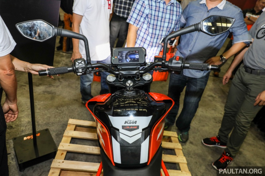 2017 KTM Duke 250 and Duke 390 launched in Malaysia – Euro 4, ABS; from RM21,730 – RM28,800 715397