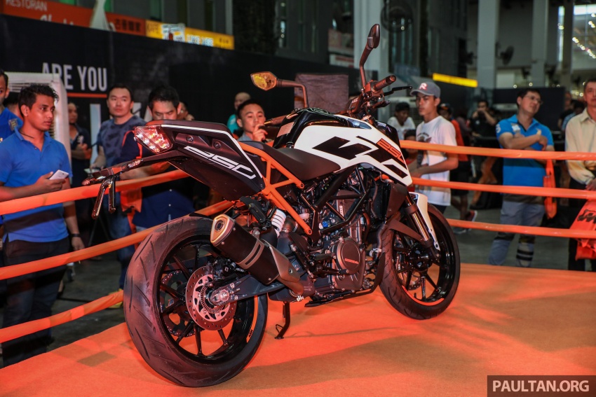 2017 KTM Duke 250 and Duke 390 launched in Malaysia – Euro 4, ABS; from RM21,730 – RM28,800 715356