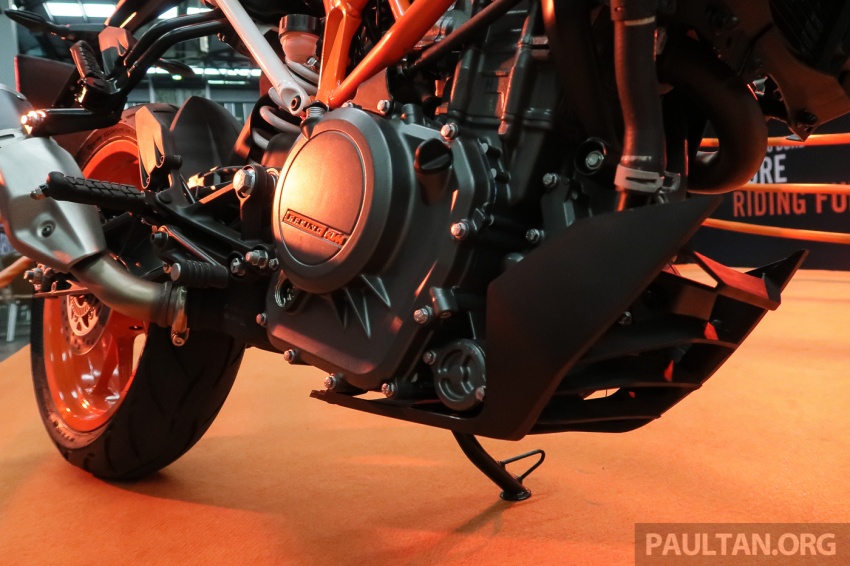 2017 KTM Duke 250 and Duke 390 launched in Malaysia – Euro 4, ABS; from RM21,730 – RM28,800 715045