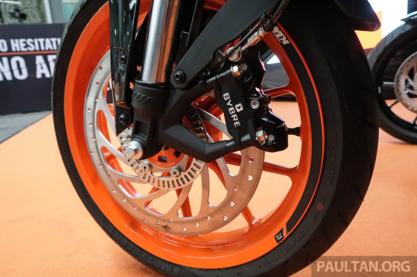 2017 KTM Duke 250 and Duke 390 launched in Malaysia – Euro 4, ABS; from RM21,730 – RM28,800 715051