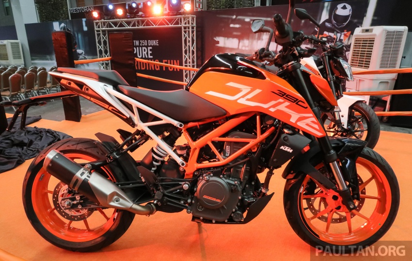2017 KTM Duke 250 and Duke 390 launched in Malaysia – Euro 4, ABS; from RM21,730 – RM28,800 715037