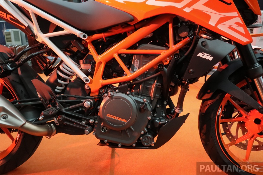 2017 KTM Duke 250 and Duke 390 launched in Malaysia – Euro 4, ABS; from RM21,730 – RM28,800 715038