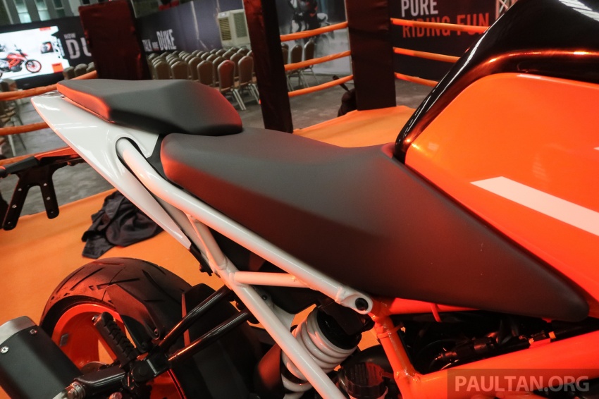 2017 KTM Duke 250 and Duke 390 launched in Malaysia – Euro 4, ABS; from RM21,730 – RM28,800 715043
