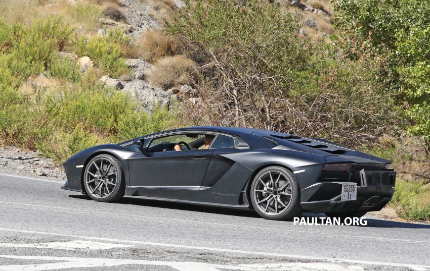 SPIED: Lamborghini Aventador Performante spotted 712564