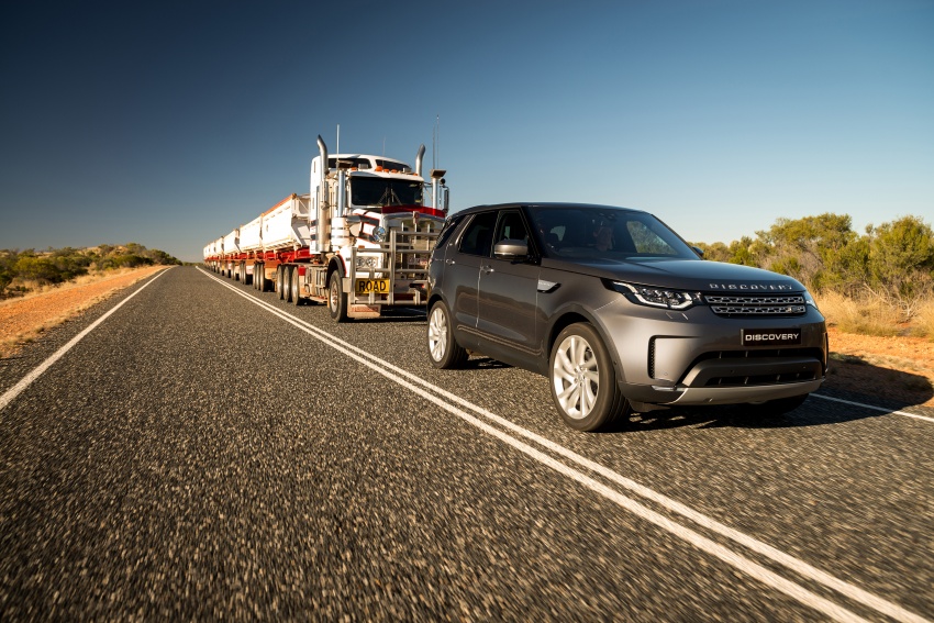 Land Rover Discovery Td6 tows 110-tonne road train 713904