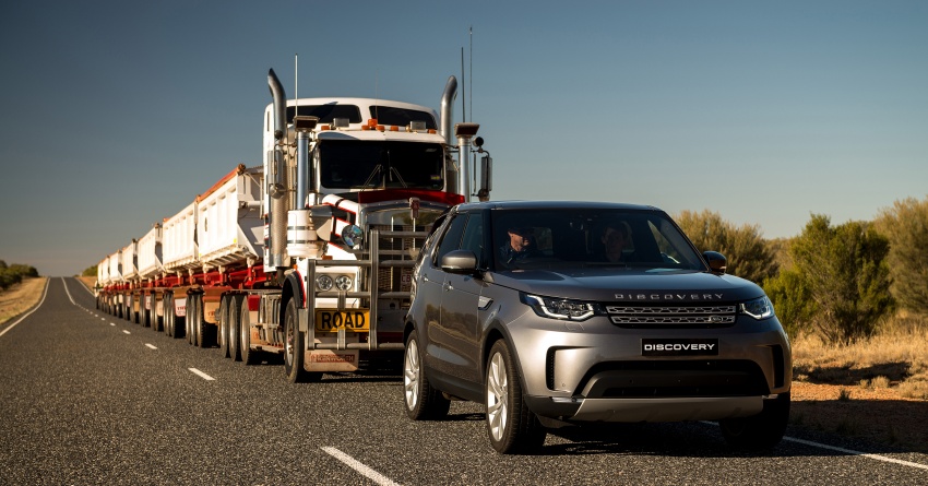Land Rover Discovery Td6 tows 110-tonne road train 713905