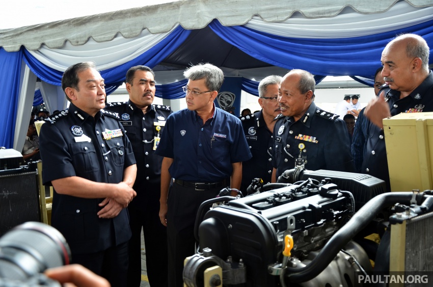 Proton hands over a brand-new Persona, engine and transmission to PDRM for research, training purposes 713082